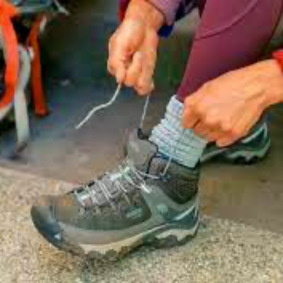 KEEN HIKING BOOTS - Picture 7 of 16